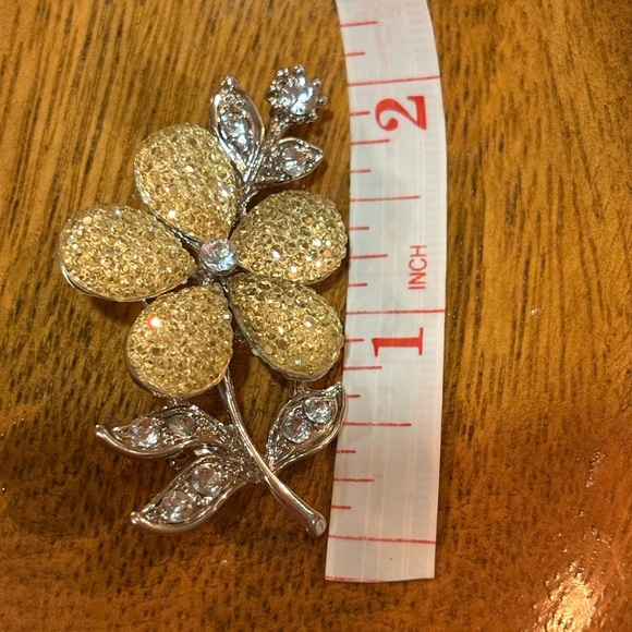 Gold and Silver plated Floral Brooch - Picture 3 of 4